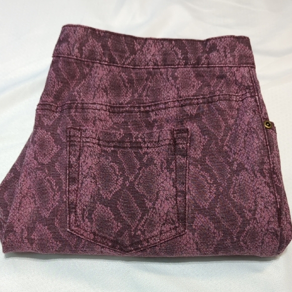 DG2 by Diane Gilman Purple Snake Print Jeggings - Picture 1 of 12